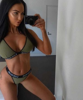 С креативным подходом и нежными прикосновениями, я превратлю наше свидание в магическую встречу. Мои услуги широки и разнообразны: классический секс, оральный секс, ролевые игры и многое другое. Я горяча и страстна, но также открыта для новых экспериментов. Я внимательно слушаю своих клиентов и стараюсь удовлетворить все их желания. Не веришь мне? Посмотри мои 🔥 фото и прочитай отзывы, которые только подтверждают мои навыки. Я живу в самом сердце Москвы и готова встретиться с тобой в любое время. Открой для себя новые грани наслаждения со мной💋. Юлиана